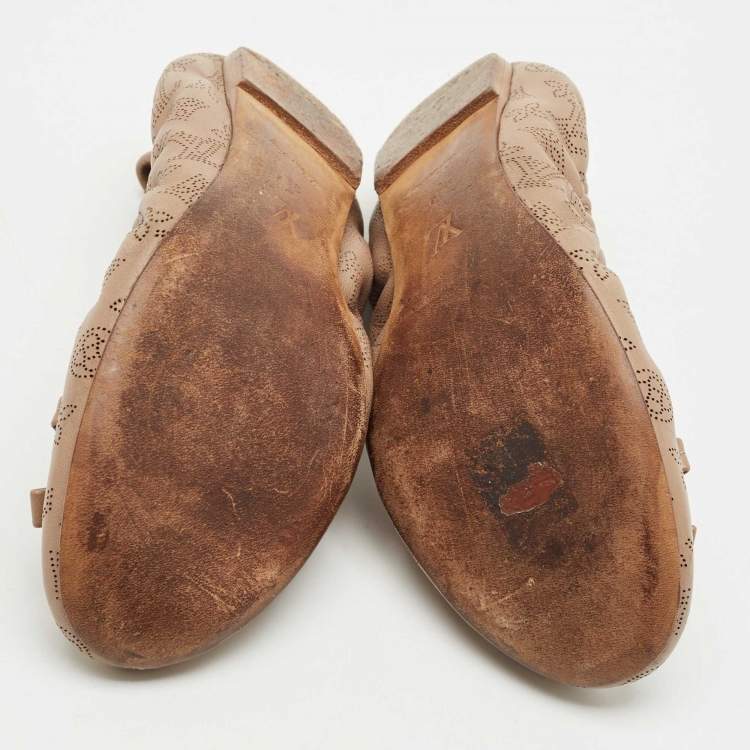Pre Owned Louis Vuitton Beige Monogram Mahina Leather Elba Scrunch Ballet Flats Size 39