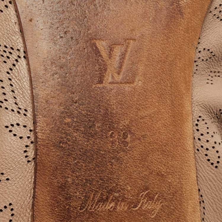 Pre Owned Louis Vuitton Beige Monogram Mahina Leather Elba Scrunch Ballet Flats Size 39