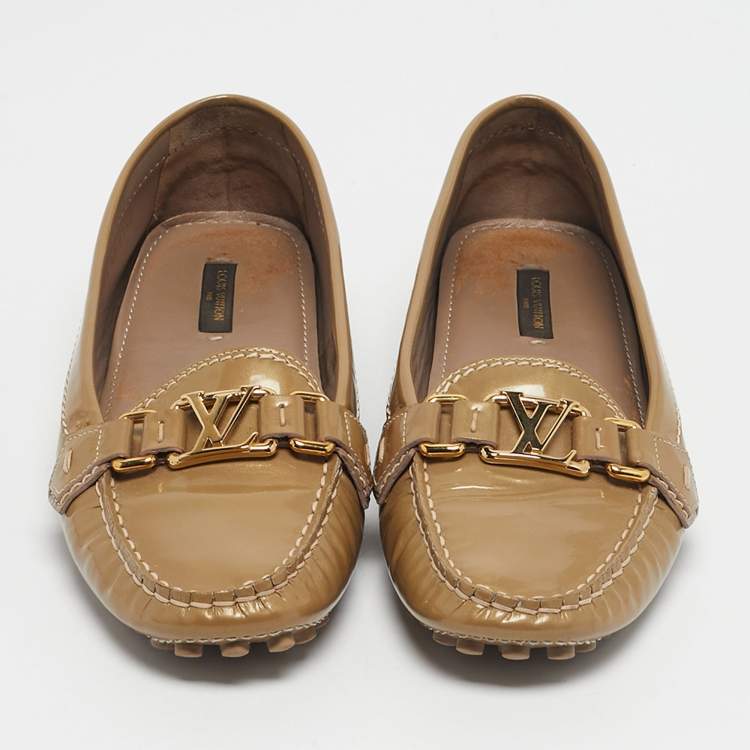 Pre Owned Louis Vuitton Beige Patent Leather Oxford Loafers Size 38.5