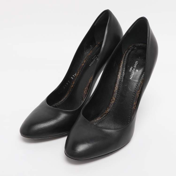 Pre Owned Louis Vuitton Black Leather Pumps Size 37.5