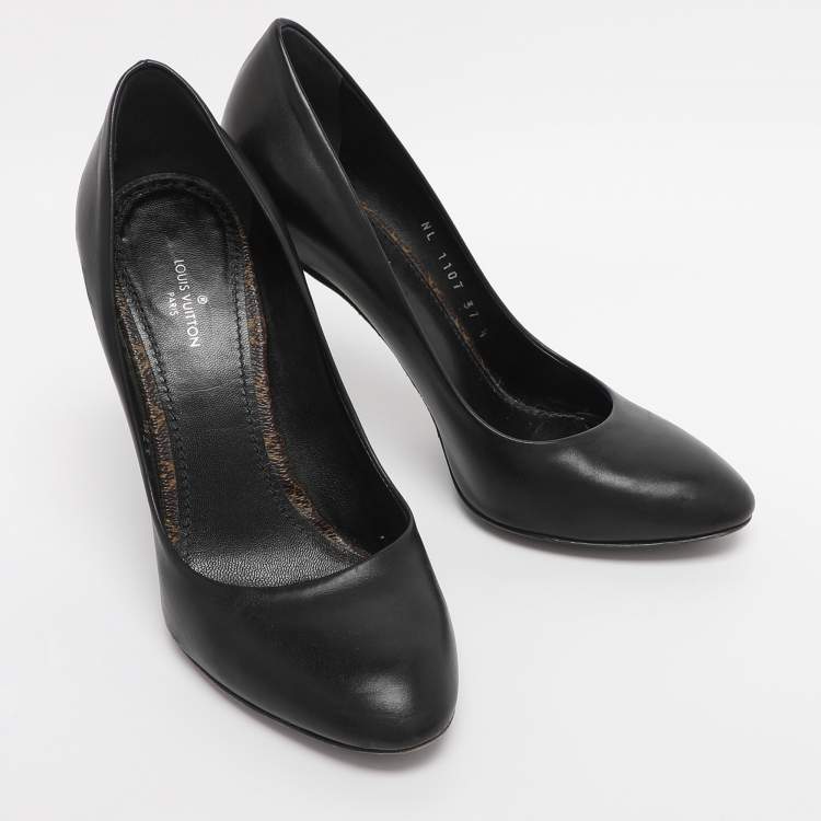 Pre Owned Louis Vuitton Black Leather Pumps Size 37.5