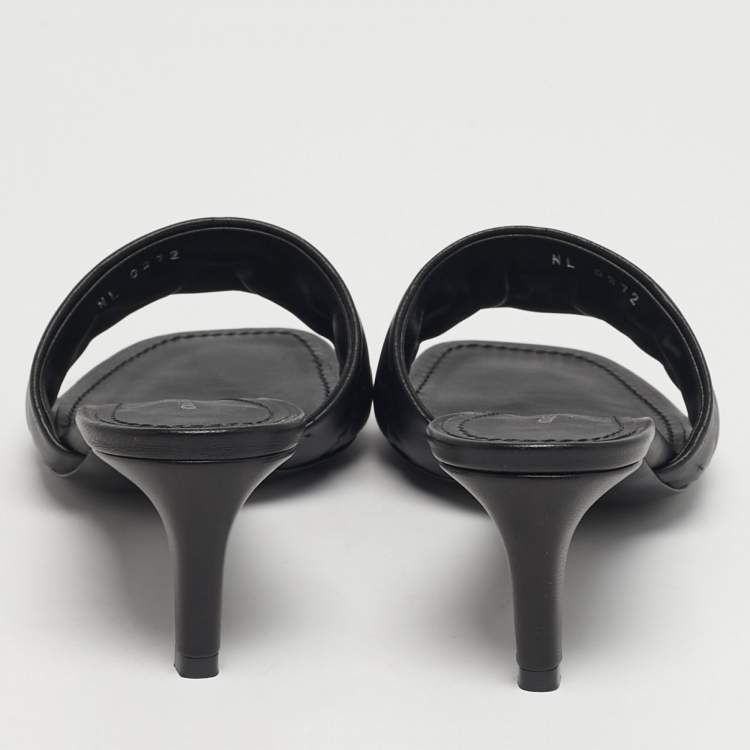 مملوكة مسبقًا Louis Vuitton Revival Size 37 Black Monogram Embossed Leather Slide Sandals