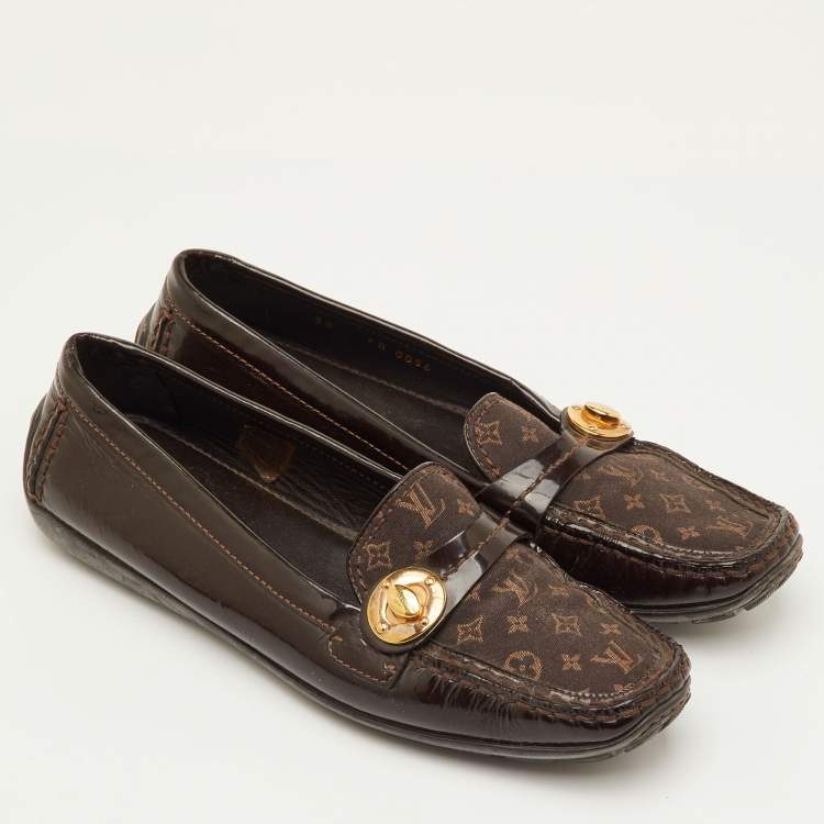 مملوكة مسبقًا Louis Vuitton Size 38 Brown Patent Leather and Mini Lin Monogram Canvas Slip On Loafers