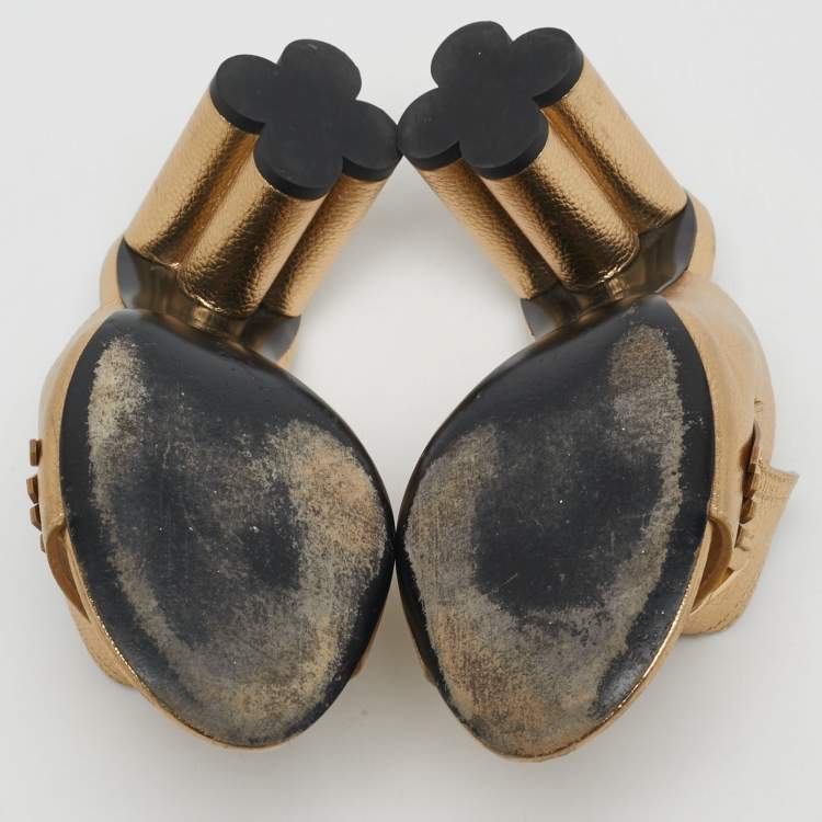 مملوكة مسبقًا Louis Vuitton Size 37.5 Gold Leather Fringes Slide Sandals