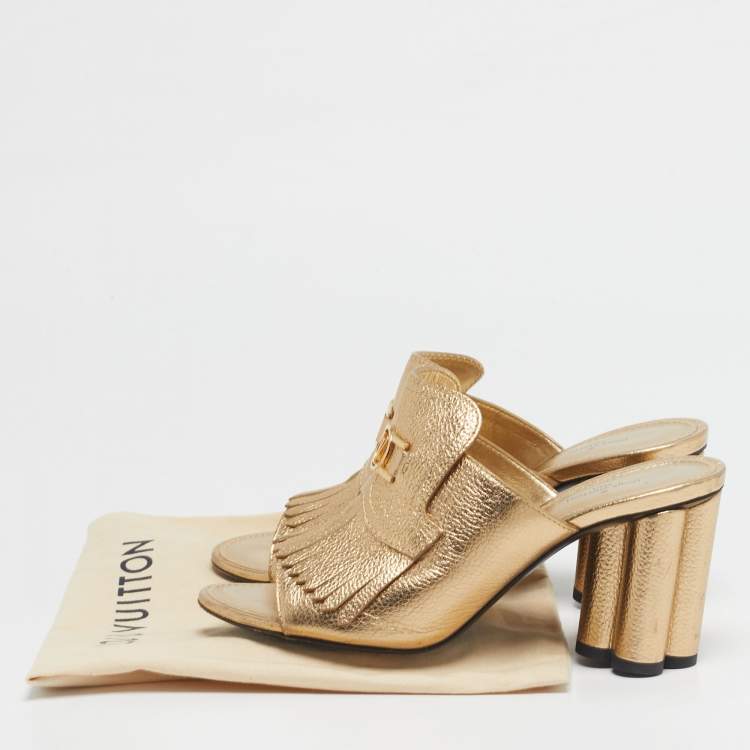 مملوكة مسبقًا Louis Vuitton Size 37.5 Gold Leather Fringes Slide Sandals