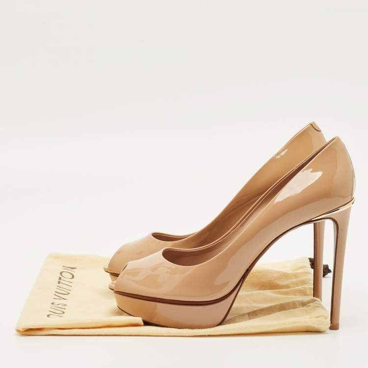 مملوكة مسبقًا Louis Vuitton Eyeline Size 37.5 Beige Patent Leather Platform Peep Toe Pumps