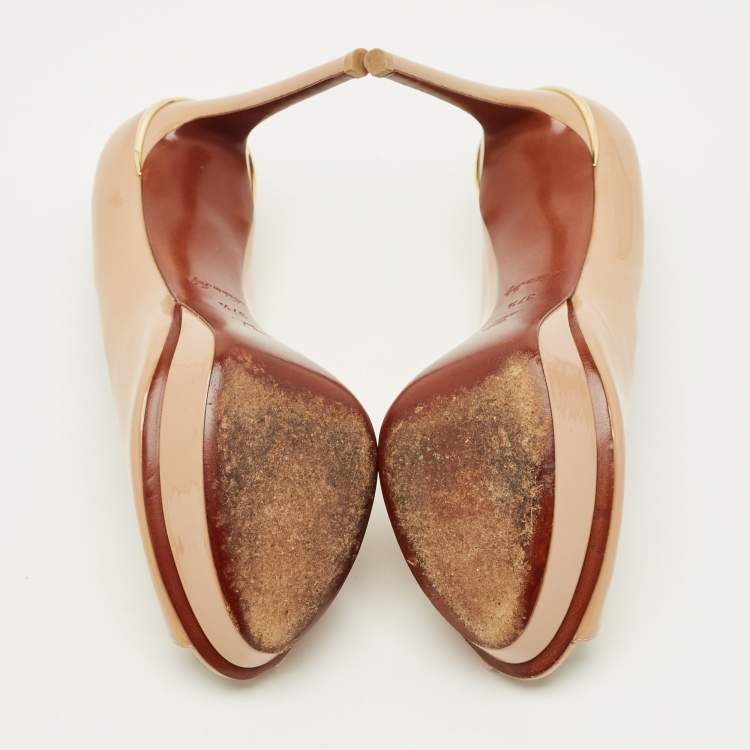 مملوكة مسبقًا Louis Vuitton Eyeline Size 37.5 Beige Patent Leather Platform Peep Toe Pumps