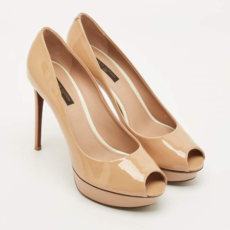 مملوكة مسبقًا Louis Vuitton Eyeline Size 37.5 Beige Patent Leather Platform Peep Toe Pumps