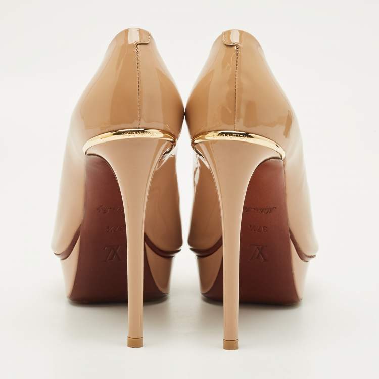 مملوكة مسبقًا Louis Vuitton Eyeline Size 37.5 Beige Patent Leather Platform Peep Toe Pumps