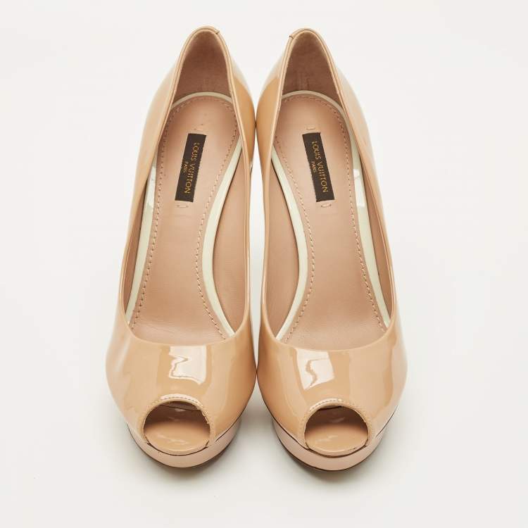 مملوكة مسبقًا Louis Vuitton Eyeline Size 37.5 Beige Patent Leather Platform Peep Toe Pumps