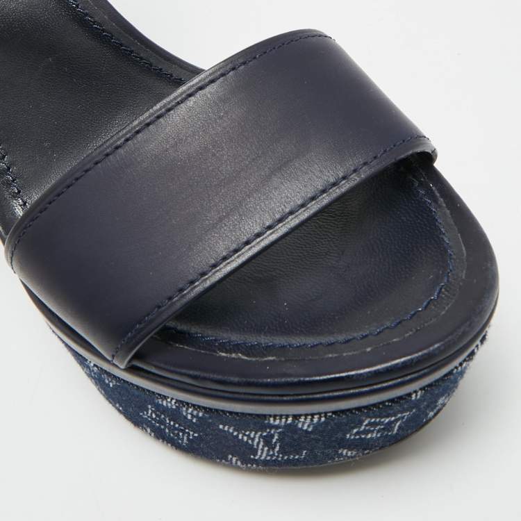 مملوكة مسبقًا Louis Vuitton Waterfall Size 39.5 Navy Blue Leather and Monogram Denim Wedge Sandals