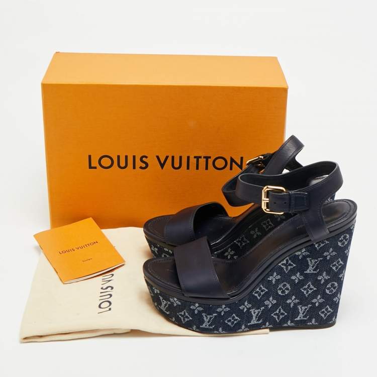 مملوكة مسبقًا Louis Vuitton Waterfall Size 39.5 Navy Blue Leather and Monogram Denim Wedge Sandals