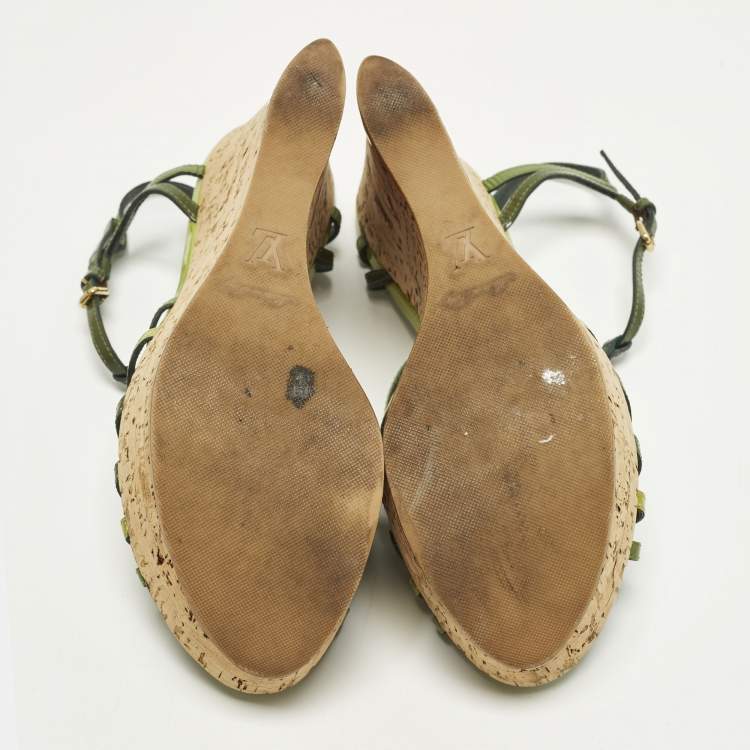 مملوكة مسبقًا Louis Vuitton Size 39 Green Patent Leather Summertime Wedge Sandals