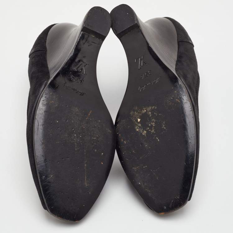 مملوكة مسبقًا Louis Vuitton Size 39.5 Black Suede Butterfly Peep Toe Wedge Pumps