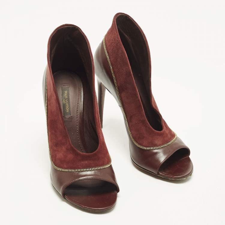 مملوكة مسبقًا Louis Vuitton Size 38 Burgundy Leather and Suede Zip Detail Open Toe  Booties