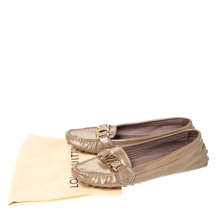 Pre Owned Louis Vuitton Beige Patent Leather Oxford Slip On Loafers Size 38