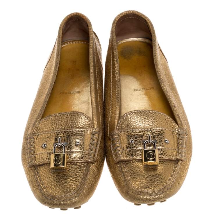 Pre Owned Louis Vuitton Metallic Gold Textured Leather Close Up Loafers Size 40