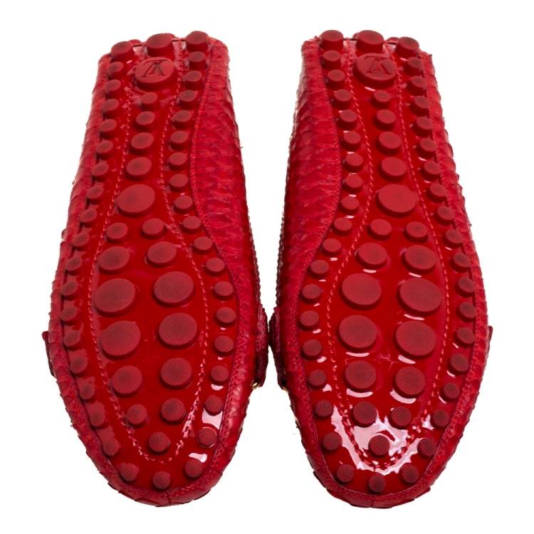 مملوكة مسبقًا Louis Vuitton Red Python Leather Loafers Size 35