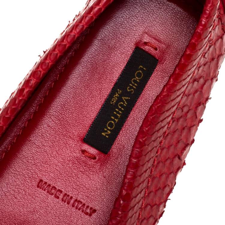 مملوكة مسبقًا Louis Vuitton Red Python Leather Loafers Size 35