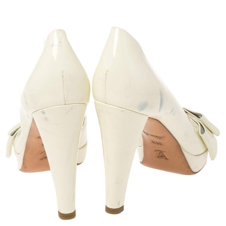 Pre Owned Louis Vuitton Off-White Patent Leather Apple Peep Toe Pumps Size 36.5