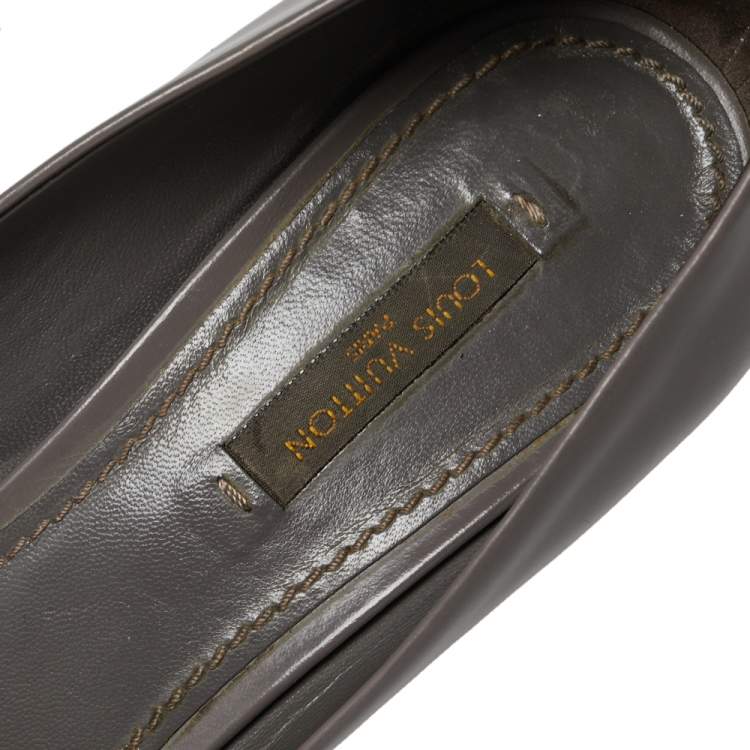 Pre Owned Louis Vuitton Grey Leather Logo Embellished Pumps Size 38
