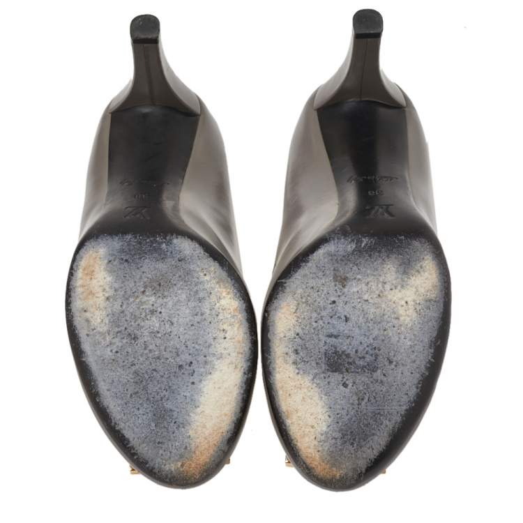 Pre Owned Louis Vuitton Grey Leather Logo Embellished Pumps Size 38