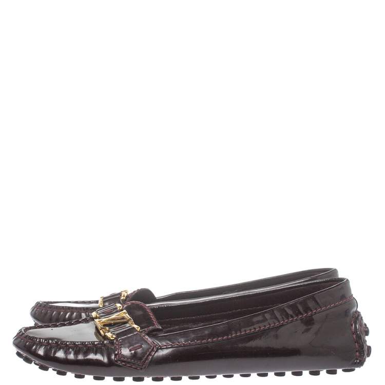 مملوكة مسبقًا Louis Vuitton Burgundy Patent Leather Loafers Size 38