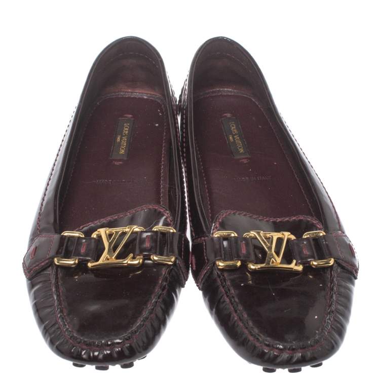 مملوكة مسبقًا Louis Vuitton Burgundy Patent Leather Loafers Size 38
