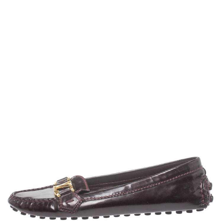 مملوكة مسبقًا Louis Vuitton Burgundy Patent Leather Loafers Size 38
