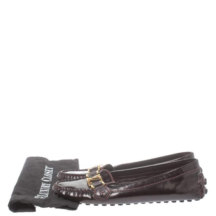 مملوكة مسبقًا Louis Vuitton Burgundy Patent Leather Loafers Size 38