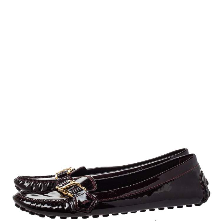 مملوكة مسبقًا Louis Vuitton Burgundy Patent Leather Oxford Slip On Loafers Size 38.5