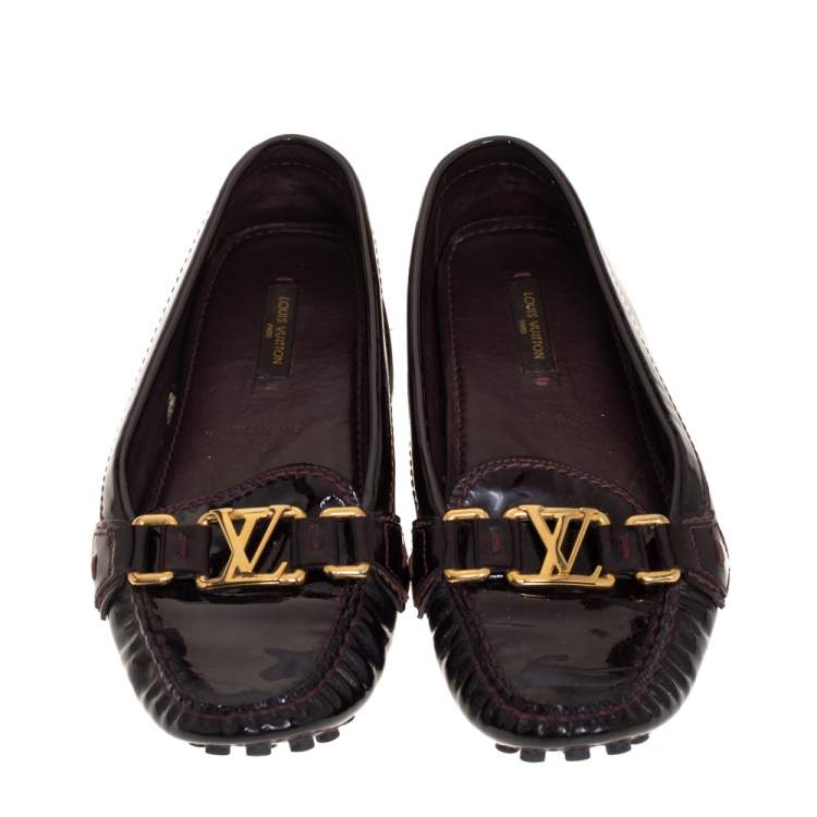 مملوكة مسبقًا Louis Vuitton Burgundy Patent Leather Oxford Slip On Loafers Size 38