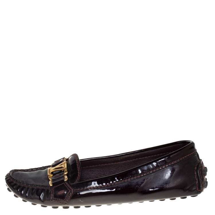 مملوكة مسبقًا Louis Vuitton Burgundy Patent Leather Oxford Slip On Loafers Size 38