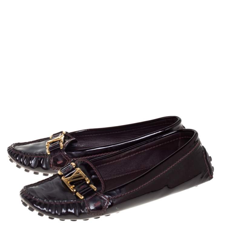 مملوكة مسبقًا Louis Vuitton Burgundy Patent Leather Oxford Slip On Loafers Size 38