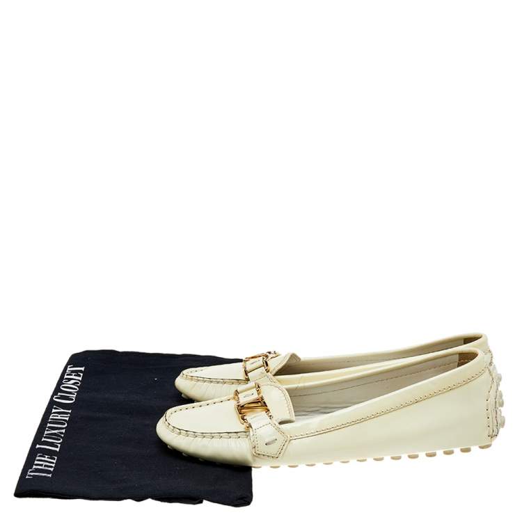 Pre Owned Louis Vuitton Cream Patent Leather Logo Loafers Size 39.5