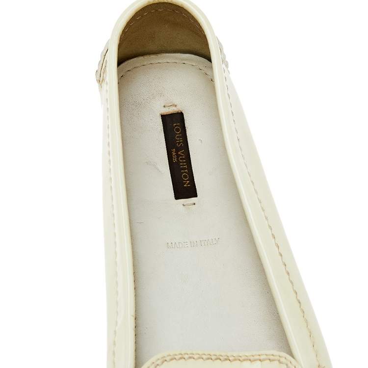 Pre Owned Louis Vuitton Cream Patent Leather Logo Loafers Size 39.5