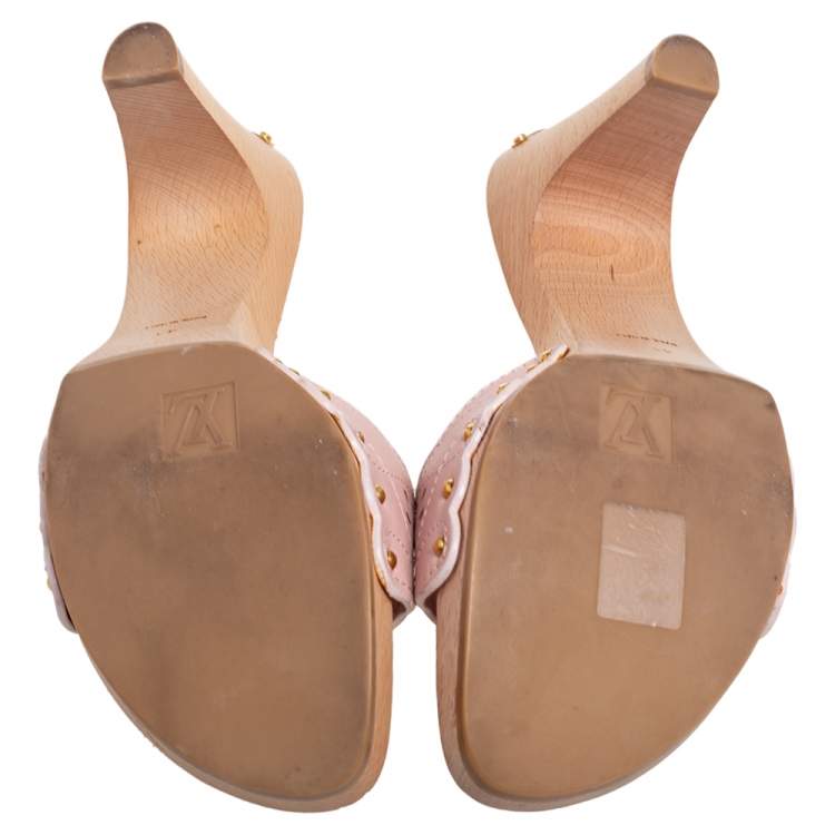مملوكة مسبقًا Louis Vuitton Pink Leather Cut Out Wooden Slide Clogs Size 41