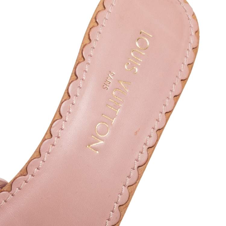 مملوكة مسبقًا Louis Vuitton Pink Leather Cut Out Wooden Slide Clogs Size 41