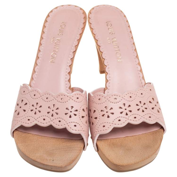 مملوكة مسبقًا Louis Vuitton Pink Leather Cut Out Wooden Slide Clogs Size 41