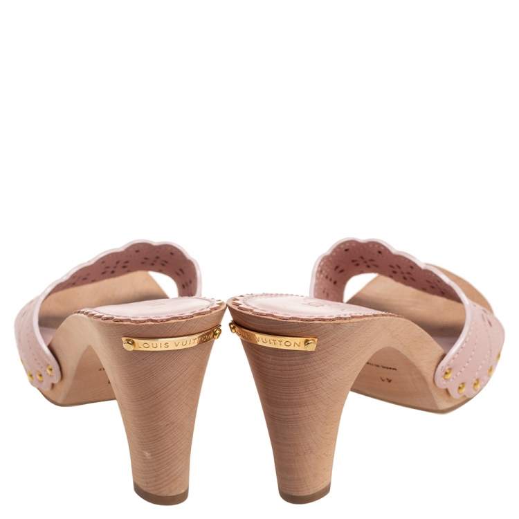 مملوكة مسبقًا Louis Vuitton Pink Leather Cut Out Wooden Slide Clogs Size 41