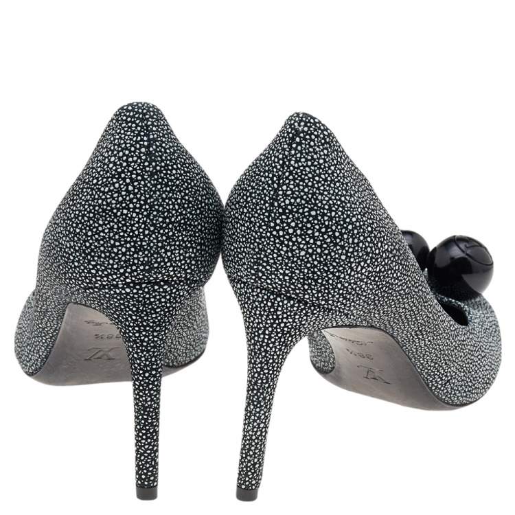 Pre Owned Louis Vuitton Grey Leather Pointed Toe Pumps Size 38.5