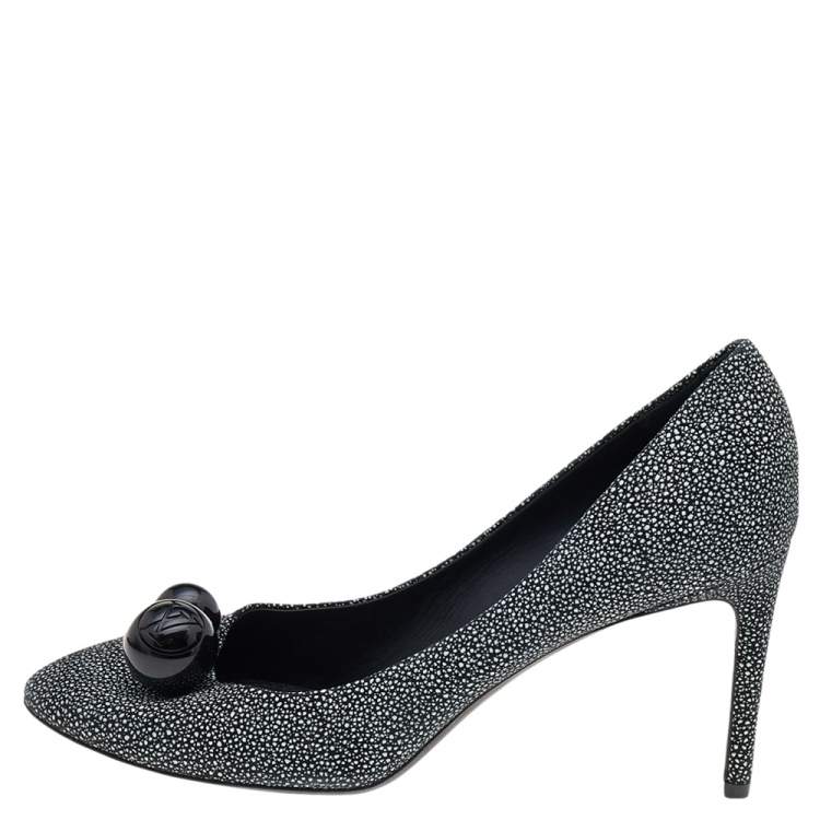 Pre Owned Louis Vuitton Grey Leather Pointed Toe Pumps Size 38.5