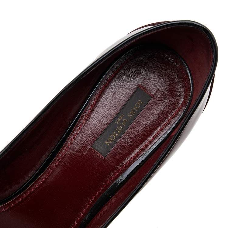 Pre Owned Louis Vuitton Burgundy/Black Patent Leather Chain Lock Pumps Size 39