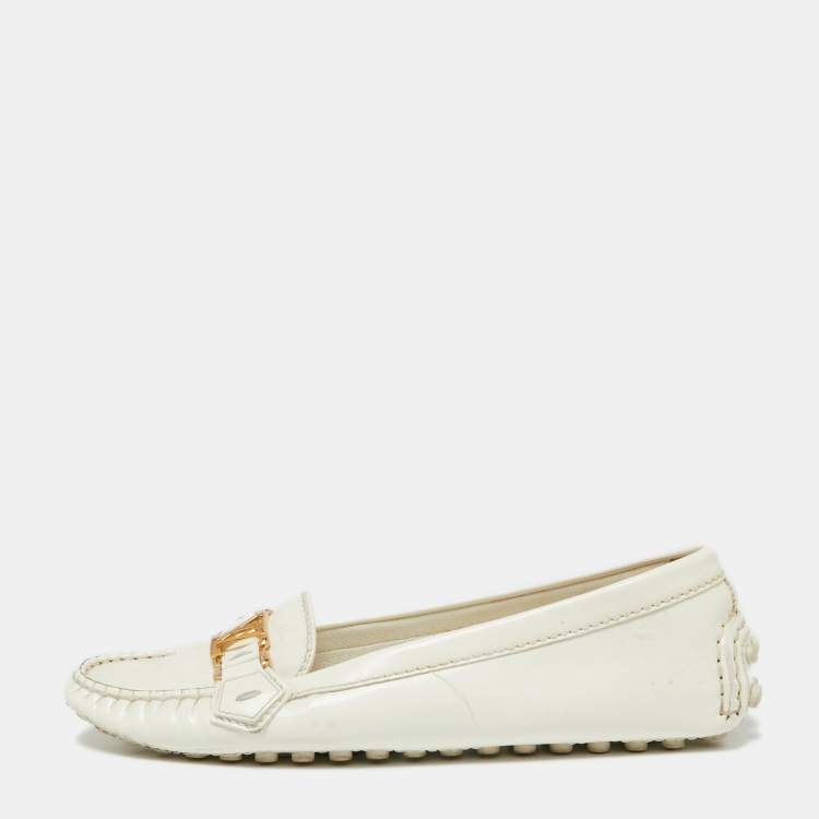 مملوكة مسبقًا Louis Vuitton Off-White Patent Leather Oxford Loafers Size 38.5