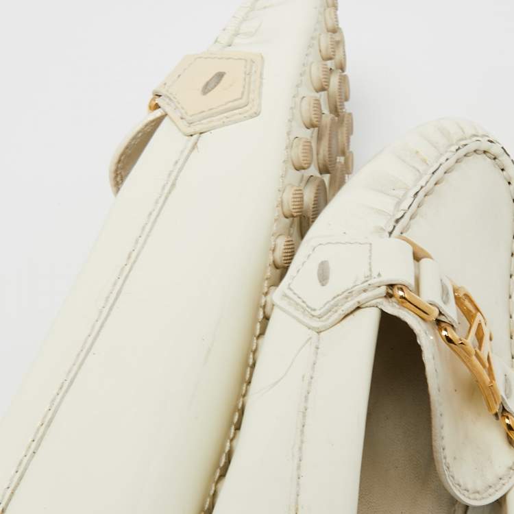 مملوكة مسبقًا Louis Vuitton Off-White Patent Leather Oxford Loafers Size 38.5