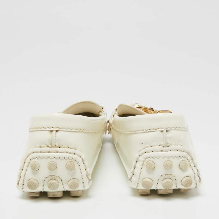 مملوكة مسبقًا Louis Vuitton Off-White Patent Leather Oxford Loafers Size 38.5