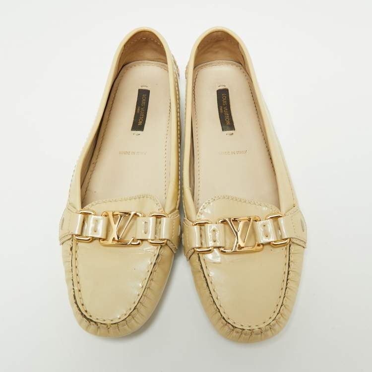 Pre Owned Louis Vuitton Cream Patent Leather Oxford Loafers Size 37