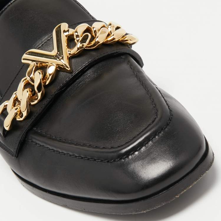 مملوكة مسبقًا Louis Vuitton Black Leather V Chain Loafers Size 37