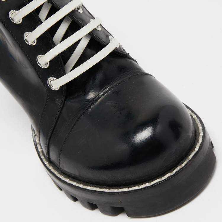 Pre Owned Louis Vuitton Black leather Star Trail Ankle Boots Size 38.5