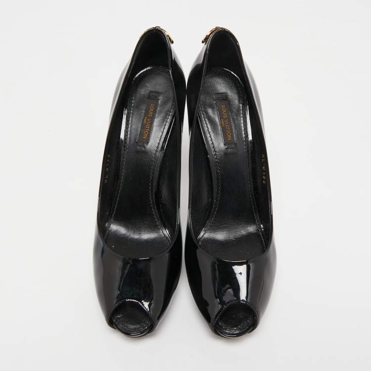 Pre Owned Louis Vuitton Black Patent Leather Lock It Pumps Size 39